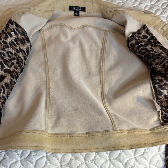 A.Z.I Embellished Brushed Denim Jean Jacket w/Leopard Print Cut-Out sz Small - Picture 8 of 14